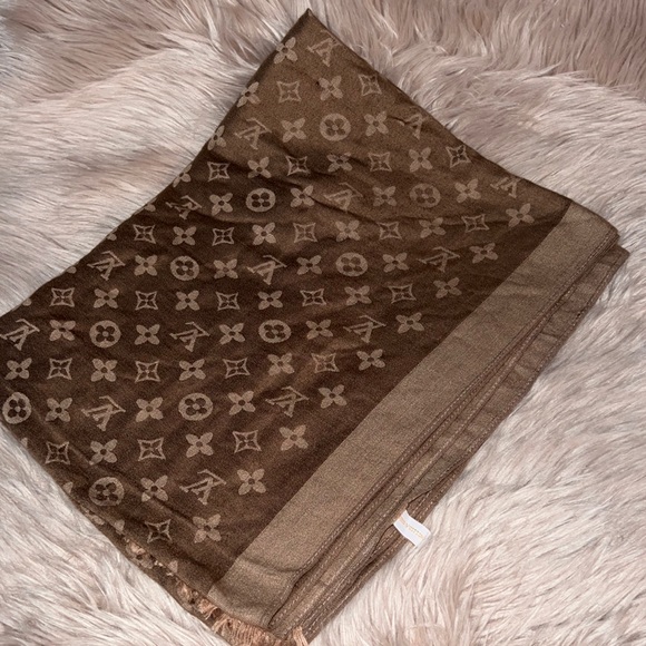 Louis Vuitton scarve wrap♥️ - Picture 1 of 6